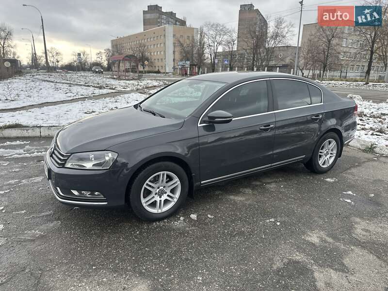 Седан Volkswagen Passat 2013 в Киеве