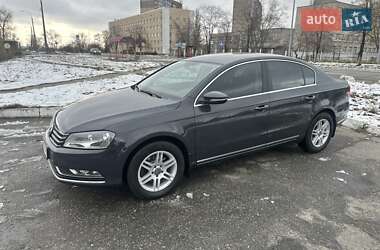 Седан Volkswagen Passat 2013 в Киеве