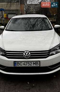 Седан Volkswagen Passat 2012 в Кам'янці-Бузькій