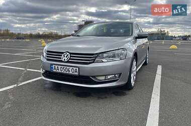 Седан Volkswagen Passat 2013 в Києві