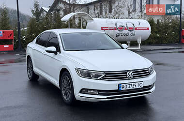 Седан Volkswagen Passat 2015 в Иршаве