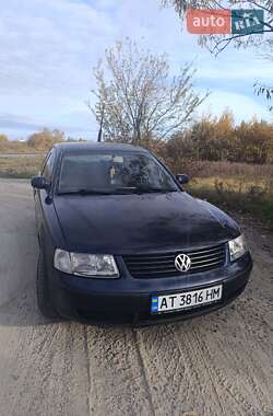 Седан Volkswagen Passat 1999 в Надвірній