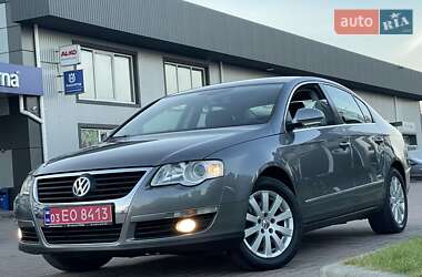 Седан Volkswagen Passat 2006 в Сарнах