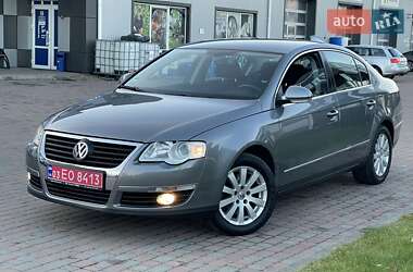 Седан Volkswagen Passat 2006 в Сарнах