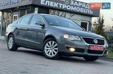 Седан Volkswagen Passat 2006 в Сарнах