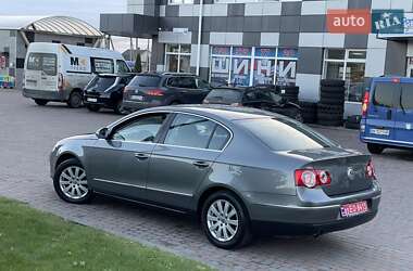 Седан Volkswagen Passat 2006 в Сарнах