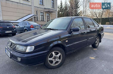 Седан Volkswagen Passat 1995 в Києві