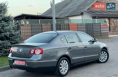 Седан Volkswagen Passat 2006 в Сарнах