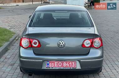 Седан Volkswagen Passat 2006 в Сарнах