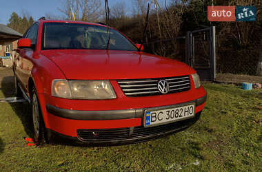 Універсал Volkswagen Passat 1997 в Хирові