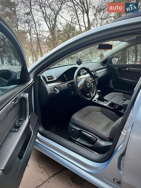 Універсал Volkswagen Passat 2011 в Конотопі