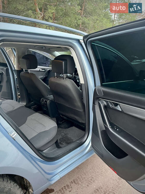 Універсал Volkswagen Passat 2011 в Конотопі