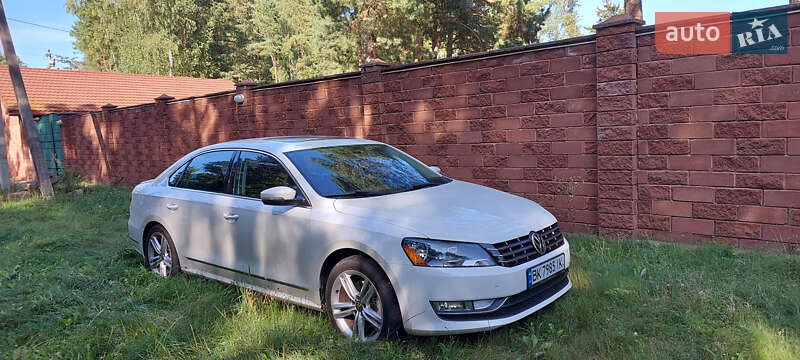 Седан Volkswagen Passat 2012 в Дубно