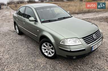 Седан Volkswagen Passat 2003 в Великом Бурлуке