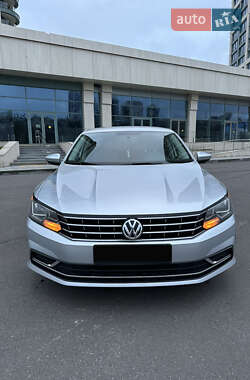 Седан Volkswagen Passat 2015 в Днепре