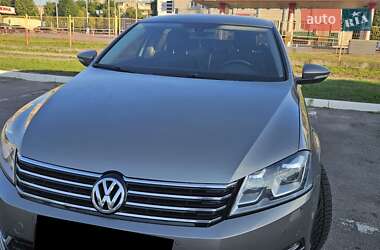 Седан Volkswagen Passat 2012 в Луцке