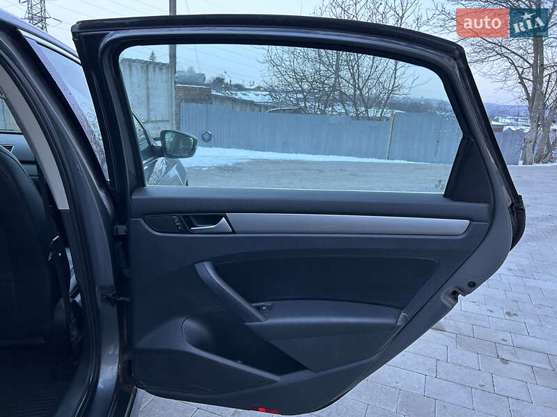 Седан Volkswagen Passat 2015 в Тернополі