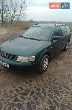 Универсал Volkswagen Passat 1999 в Голобах