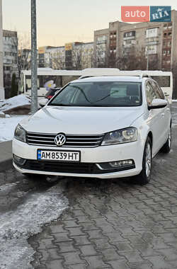 Универсал Volkswagen Passat 2011 в Житомире