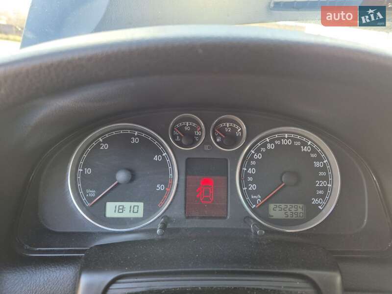 Універсал Volkswagen Passat 2002 в Старокостянтинові