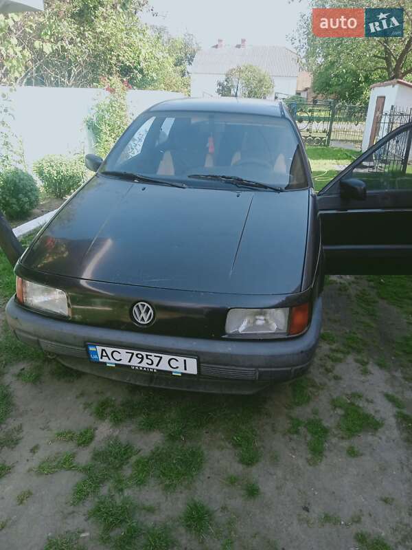 Седан Volkswagen Passat 1992 в Иваничах
