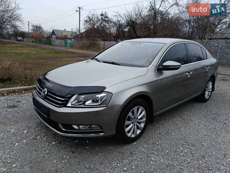 Седан Volkswagen Passat 2013 в Дніпрі