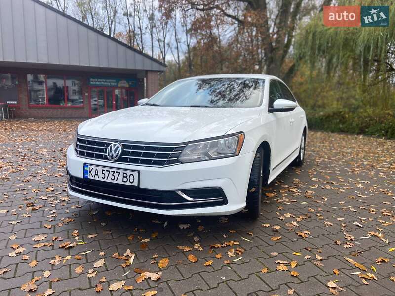 Седан Volkswagen Passat 2016 в Києві