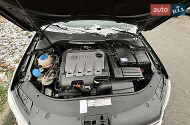 Седан Volkswagen Passat 2010 в Луцьку