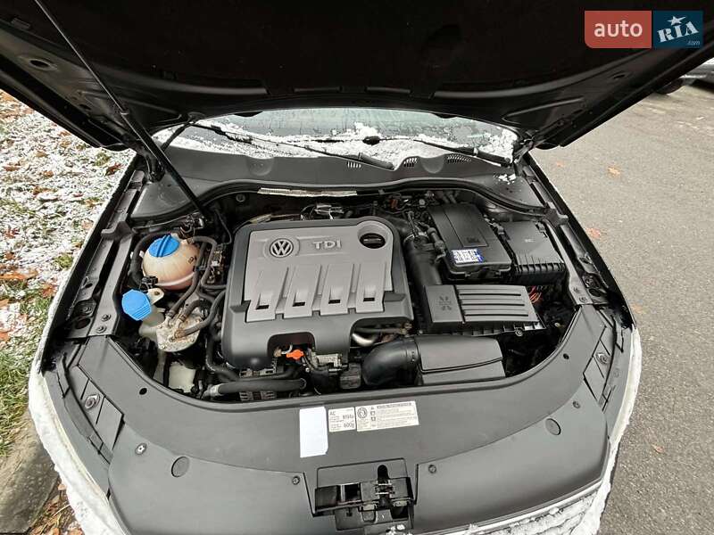 Седан Volkswagen Passat 2010 в Луцьку