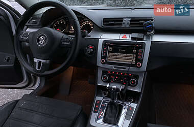 Седан Volkswagen Passat 2010 в Киеве