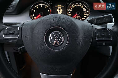 Седан Volkswagen Passat 2010 в Киеве