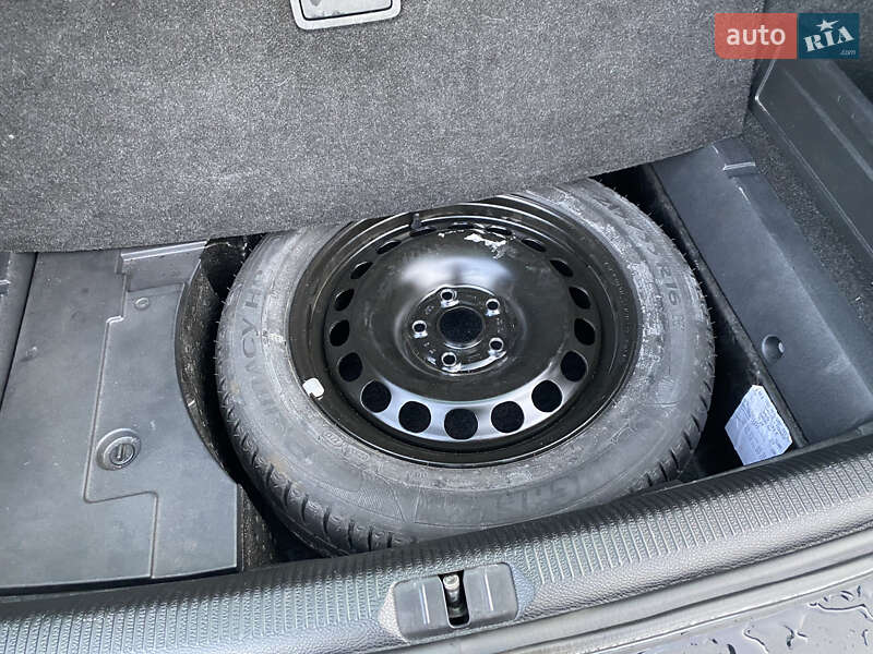 Універсал Volkswagen Passat 2014 в Івано-Франківську