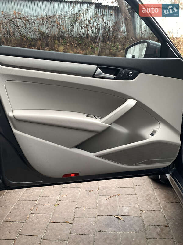 Седан Volkswagen Passat 2014 в Тернополі