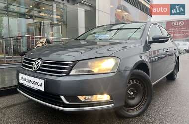 Седан Volkswagen Passat 2013 в Києві