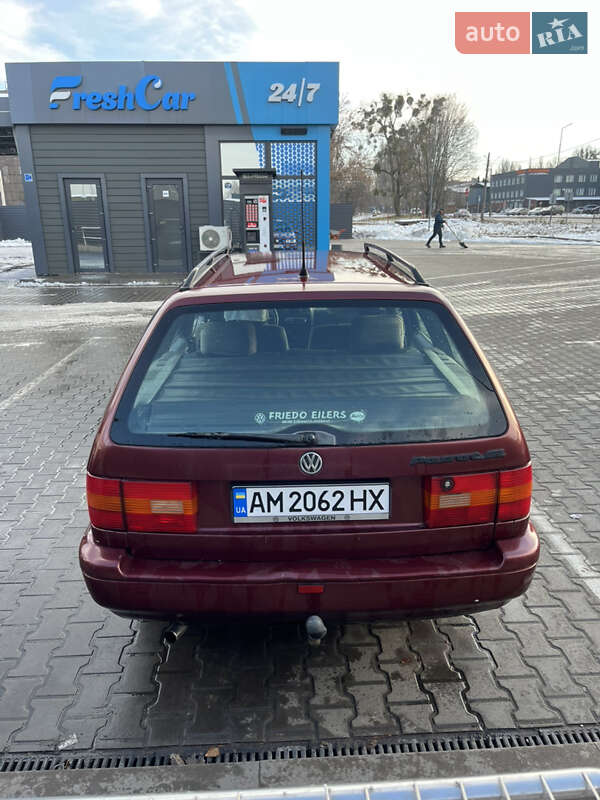 Універсал Volkswagen Passat 1994 в Житомирі