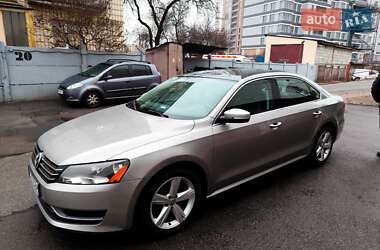 Седан Volkswagen Passat 2012 в Києві