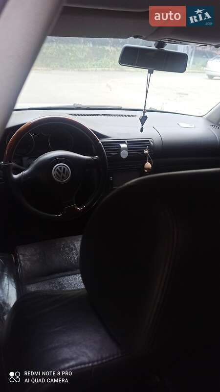 Седан Volkswagen Passat 2004 в 