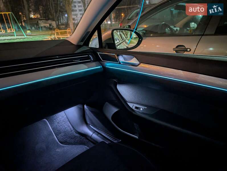 Універсал Volkswagen Passat 2021 в Львові