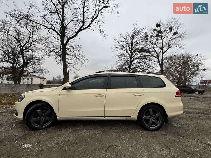 Універсал Volkswagen Passat 2011 в Дніпрі