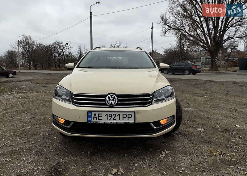 Універсал Volkswagen Passat 2011 в Дніпрі