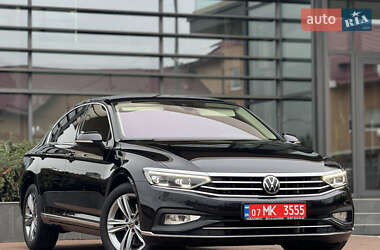 Седан Volkswagen Passat 2020 в Мукачево