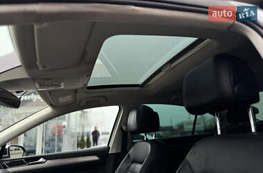 Седан Volkswagen Passat 2014 в 
