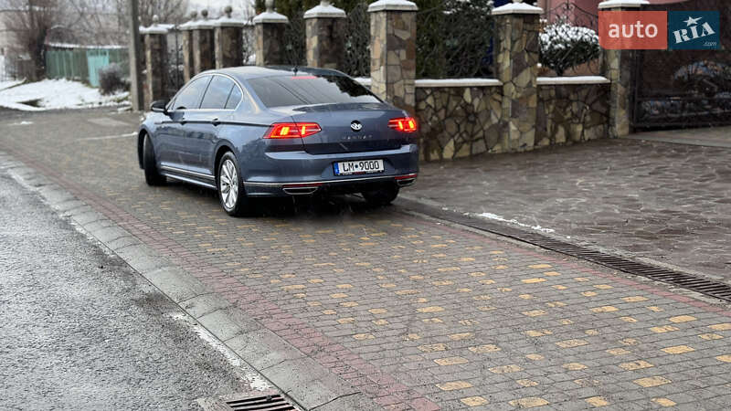 Седан Volkswagen Passat 2015 в Сваляве