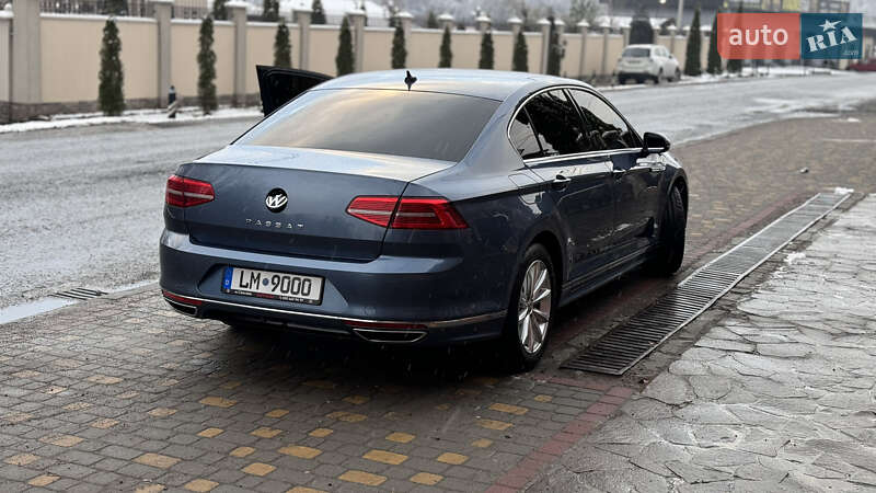 Седан Volkswagen Passat 2015 в Сваляве