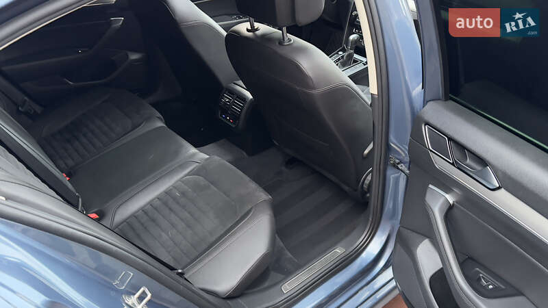 Седан Volkswagen Passat 2015 в Сваляве