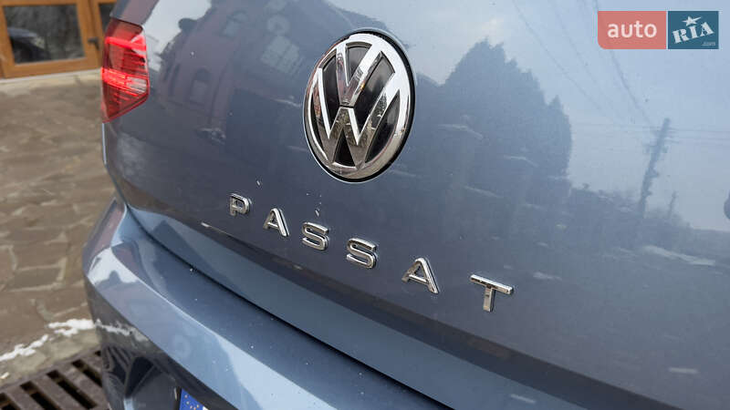Седан Volkswagen Passat 2015 в Сваляве