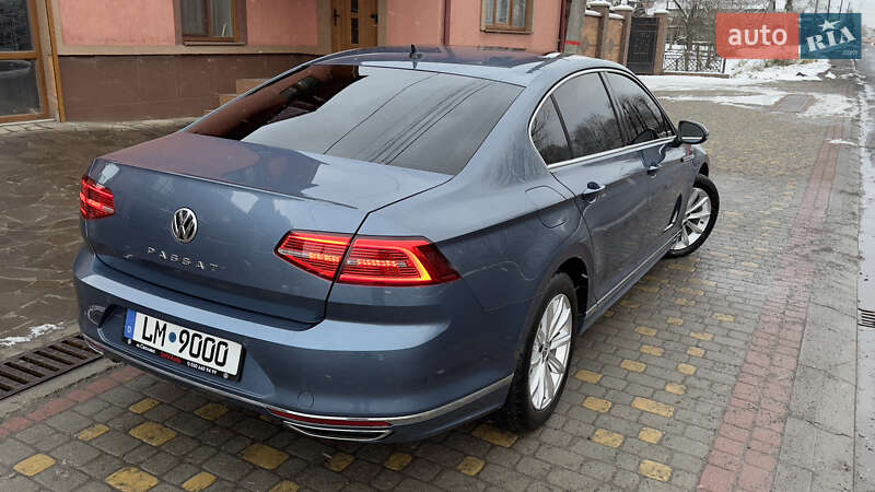 Седан Volkswagen Passat 2015 в Сваляве