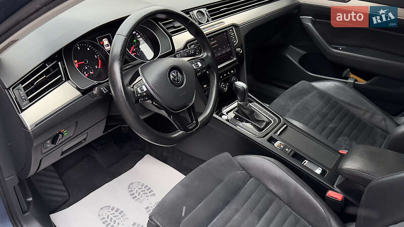 Седан Volkswagen Passat 2015 в Сваляве