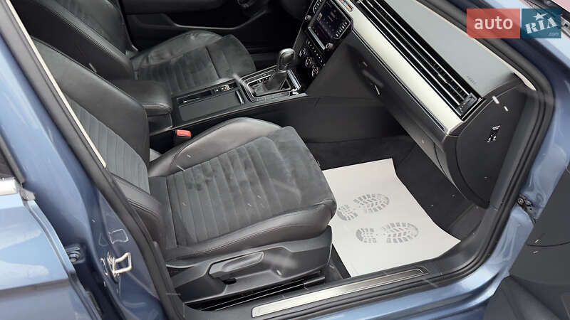 Седан Volkswagen Passat 2015 в Сваляве