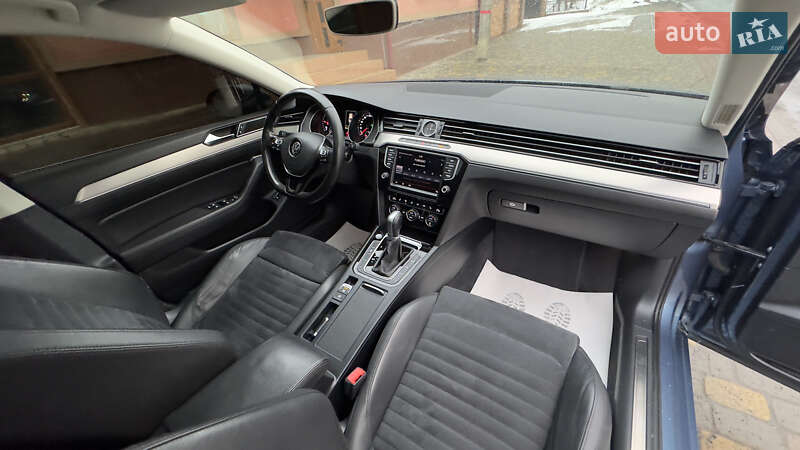 Седан Volkswagen Passat 2015 в Сваляве